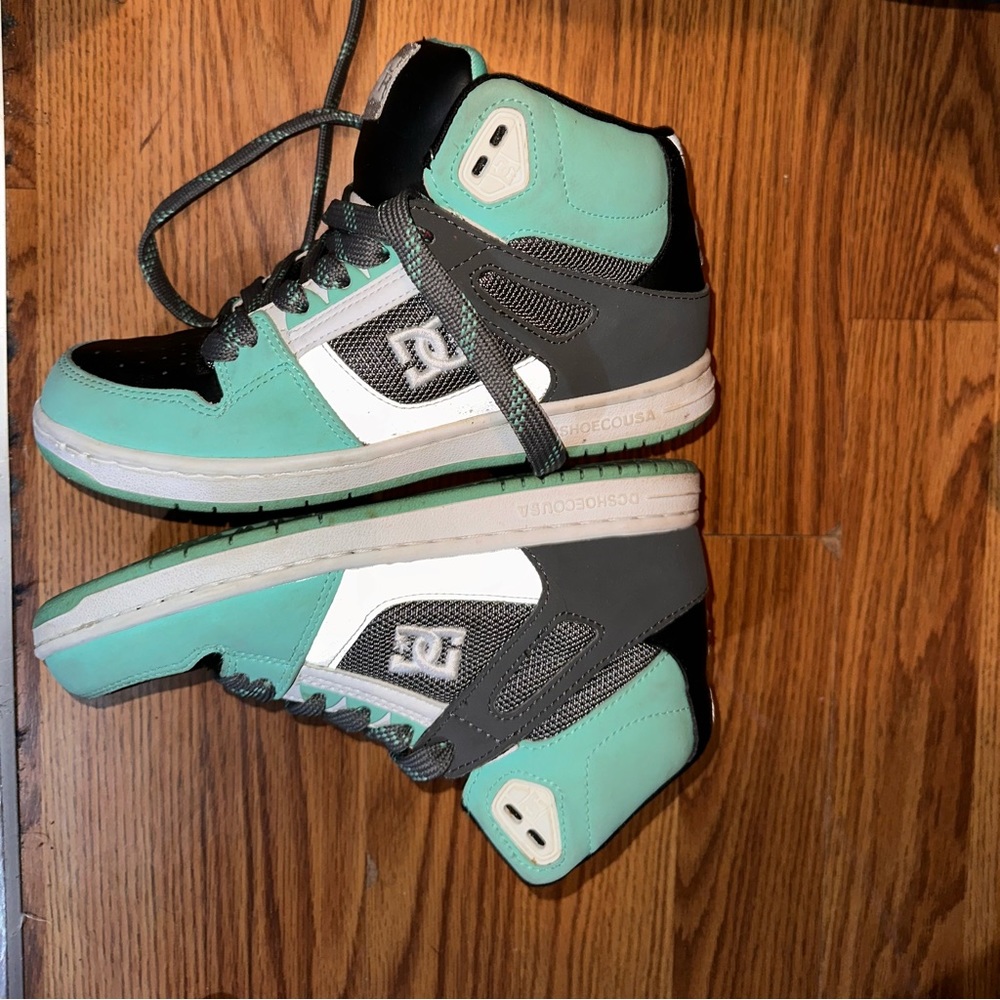 Size 6.5 lightly worn.